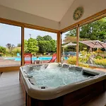 Spacieuse Avec Balcon Et Acces Piscine Chauffee - Fr-1-589-701 Anould