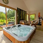 Spacieuse Avec Balcon Et Acces Piscine Chauffee - Fr-1-589-701 3*