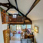 Spacieuse Avec Balcon Et Acces Piscine Chauffee - Fr-1-589-701