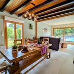 Spacieuse Avec Balcon Et Acces Piscine Chauffee - Fr-1-589-701