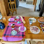 Spacieuse Avec Balcon Et Acces Piscine Chauffee - Fr-1-589-701