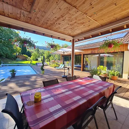 Spacieuse Avec Balcon Et Acces Piscine Chauffee - Fr-1-589-701 * Anould