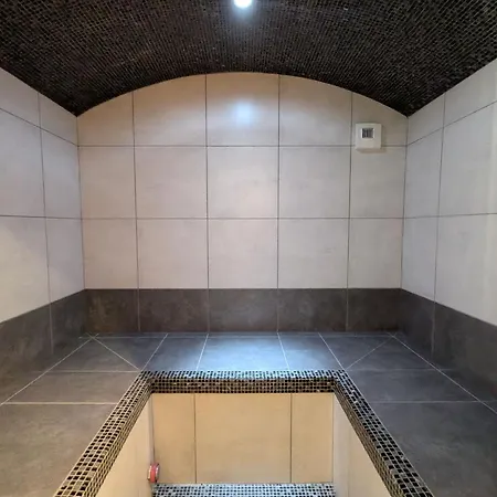 B&B Spacieuse Avec Balcon Et Acces Piscine Chauffee - Fr-1-589-701