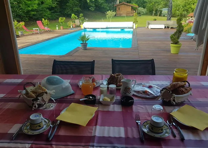 Spacieuse Avec Balcon Et Acces Piscine Chauffee - Fr-1-589-701 * Anould