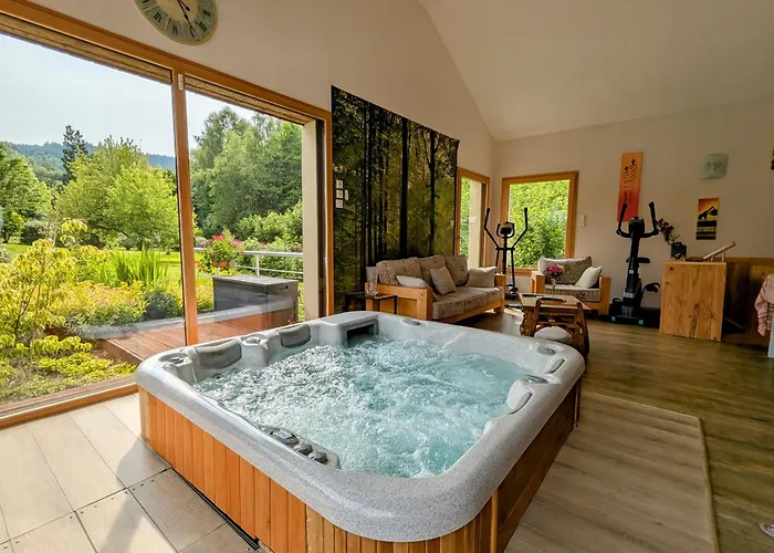 Spacieuse Avec Balcon Et Acces Piscine Chauffee - Fr-1-589-701 *