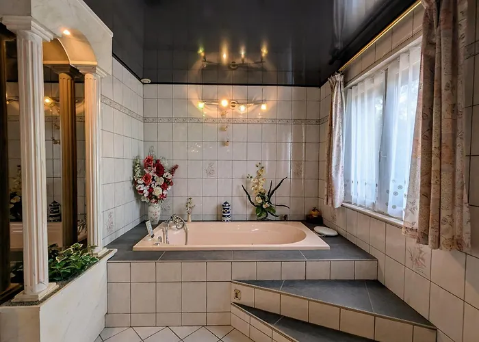 Spacieuse Avec Balcon Et Acces Piscine Chauffee - Fr-1-589-701 Отель типа 